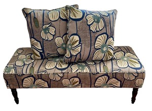 lot 52 image: Pretty Blue Floral Bench  Ottoman with Matching Accent Pillows