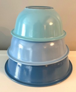 lot 78 image: Pryex Nesting Bowls