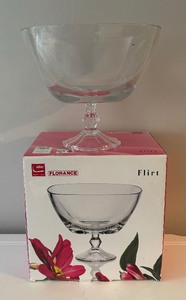 lot 91 image: Florence Flirt Pedestal Bowl by Alter