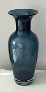 lot 224 image: Lovely Navy Blue Handblown Glass Vase