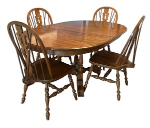 lot 4 image: Vintage Oak Dining Room Table with Four Victorian Style Windsor Chairs