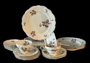 lot 236 image: Vintage Rosenthal Moss Rose Dinnerware