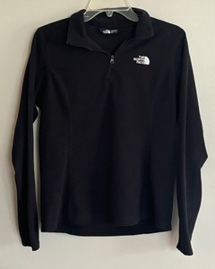 lot 267 image: Womens North Face Size Medium Fleece Shirt