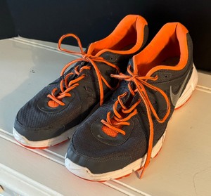lot 277 image: Nike Size 13 Shoes