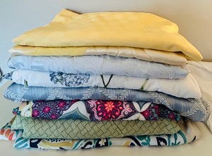 lot 248 image: Wonderful Table Linens in Spring Hues in Various Shapes and Sizes