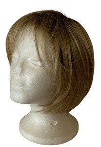 lot 242 image: Chic Short Cut Wig