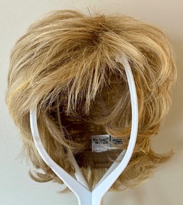 lot 206 image: Fun and Flirty Raquel Welch Wig