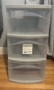 lot 286 image: Sterilite Bright Room Storage Bin