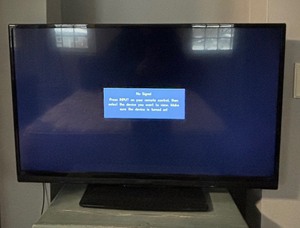 lot 290 image: Insignia 38 In TV Model NS-39D400NA14