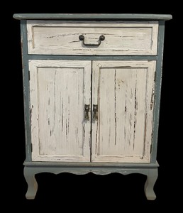 lot 291 image: Charming Distressed Cabinet