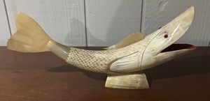 lot 308 image: Fun Fish Decor