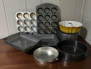 lot 323 image: Muffin Tins and Cake Pans