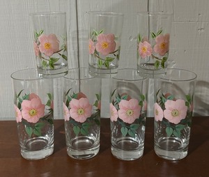 lot 329 image: Vintage Franciscan Desert Rose Glasses