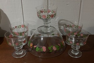 lot 331 image: Franciscan Desert Rose Serving Bowl with Five Dishes