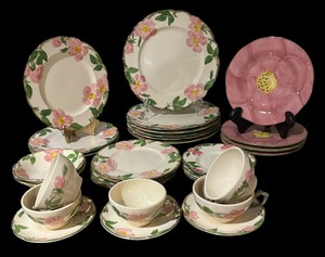 lot 332 image: Franciscan Desert Rose Dinnerware