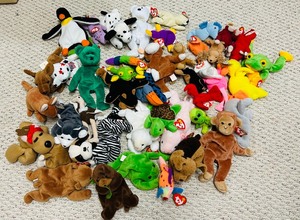 lot 382 image: Beanie Babies Galore