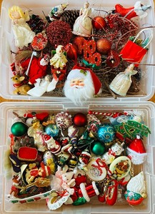lot 259 image: Two Totes Filled with Beautiful Vintage Christmas Ornaments
