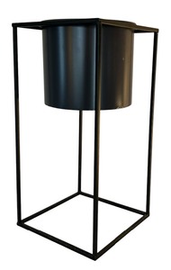 lot 254 image: Metal Plant Pot and Stand, Free Standing Flower Pot Stand, Indoor and Outdoor Decorative Frame