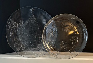 lot 354 image: Two Festive Glass Platters