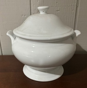 lot 377 image: Soup Toureen by Home