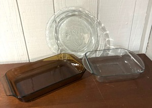 lot 407 image: Glass Baking Dishes by Anchor Hocking, Pyrex and More