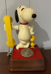 lot 411 image: Vintage Snoopy and Woodstock Telephone