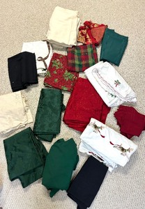 lot 420 image: Terrific Table Linens