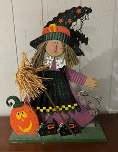lot 431 image: Decorative Witch Figurine
