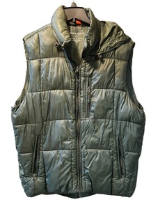 lot 437 image: Field & Stream Size XL Vest