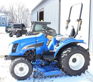 lot 8 image: 2006 New Holland Boomer TC29DA Tractor