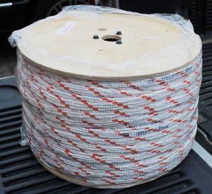 lot 12 image: High Tensile Strength Electronic Marking System 900 FT. Rope