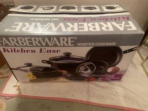 lot 13 image: Farberware Kitchen Ease 8-Piece Cookware Set