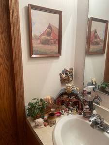lot 18 image: Collection of Farmhouse-Themed Figurines and Decor