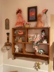 lot 22 image: Decorative Wooden Wall Shelf with Assorted Figurines and Floral Accents