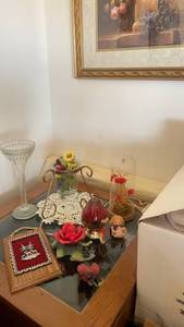 lot 35 image: Collection of Decorative Vintage Glassware and Floral Accents