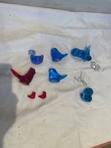 lot 43 image: Collection of 10 Glass Bird Figurines in Various Colors
