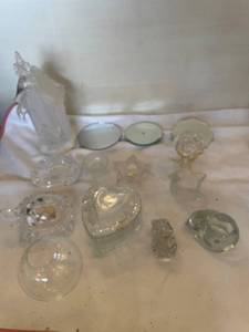 lot 45 image: Collection of Glass and Crystal Figurines and Trinket Boxes
