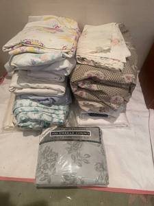 lot 63 image: Collection of Vintage Floral and Patterned Bedsheets