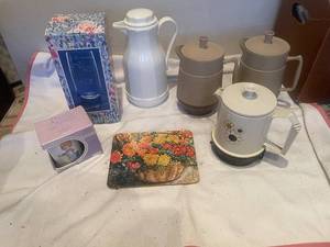 lot 66 image: Collection of Vintage Ceramic and Porcelain Kitchen Items