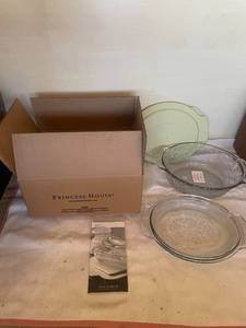 lot 67 image: Princess House Fantasia Bakeware Set with Lids