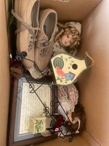 lot 81 image: Assorted Home Decor and Miscellaneous Items Collection