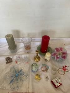 lot 92 image: Assorted Collection of Decorative Glass and Candle Holders