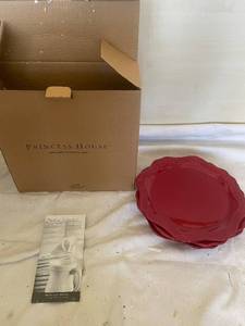 lot 98 image: Set of 4 Princess House Pavillion Collection Red Dinner Plates