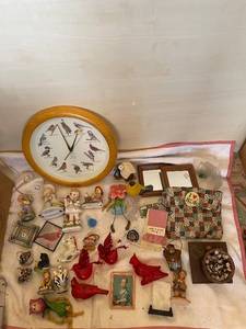 lot 119 image: Collection of Vintage Decor and Figurines with Bird-Themed Wall Clock