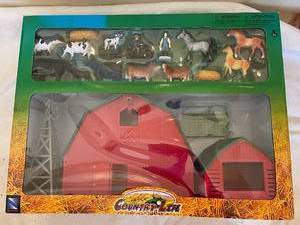 lot 124 image: Farm Playset with Barn, Animals, and Accessories - Unopened