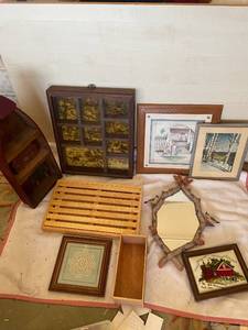 lot 128 image: Assorted Home Decor and Picture Frames Collection