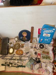 lot 134 image: Assorted Vintage Dcor & Craft Supplies Collection