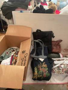 lot 141 image: Assorted Vintage Clothing and Accessories Collection