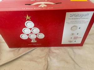 lot 182 image: Pfaltzgraff The Winterberry Collection 12 Piece Buffet Set with Bonus