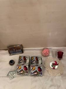 lot 191 image: Collection of Decorative Bird-Themed Mugs, Glass Figurines, and Framed Artwork